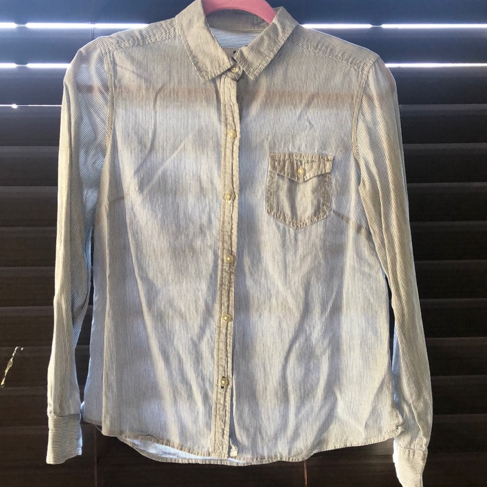 Banana Republic Blue and White Striped Button Down